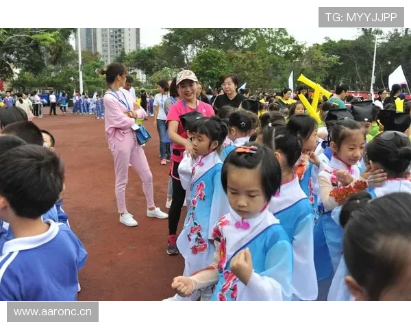 《体育新闻评论：深度解析本赛季热点赛事与球员表现》 - 副本 (2)